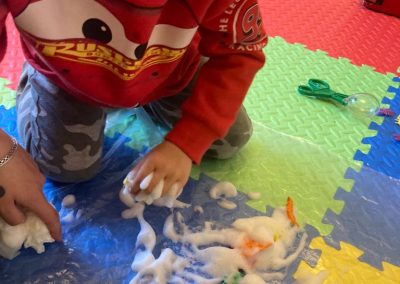 Jugando y aprendiendo con espumas.